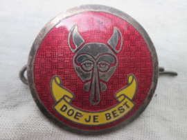 Enamel badge Dutch scouting. Nederlands padvinders embleem, emaille, DOE JE BEST.