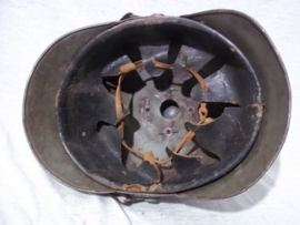 Metal ersatz spikehelmet with innerliner. Blikken pickelhaube, meestal van de BING speelgoed fabrikant, met Pruisen helmplaat en binnenwerk. Een ersatz pickelhaube van metaal in deze staat zijn zeer zeldzaam.