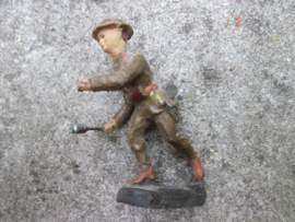 ELASTOLIN American soldier with handgrenate Amerikaanse soldaat met handgranaat.