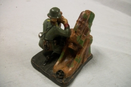 German elastolin soldier with mortar. Duits speelgoed soldaatje met kanon of mortier