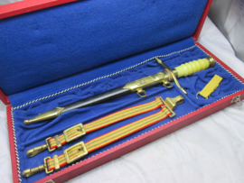 East- Germany generals dagger in case. DDR-NVA- Oost-Duitse generaals ponjaard in doos met nummer, goudkleurig Nationale Volks Armee Infanterie.
