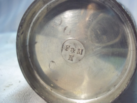 German pewter shooting price. Duits tinnen beker, met militaire afbeeldingen.