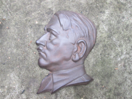 Iron plaques of Adolf Hitler. Gietijzeren plaquette van de Duitse leider A. Hitler. mooi origineel stuk, met ophangbeugel.