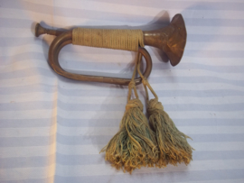 Children bugle. Kinder bazuin, speelgoed met de originele flossen,