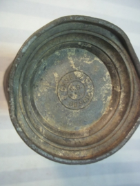Tinnen beker, met militaire afbeeldingen van het Pruisische leger, leuk gemarkeerd met de maker. Pewter cup with military images.