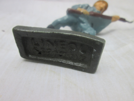 LINEOL French soldier attacking WW1.  Franse soldaat in de aanval WO1