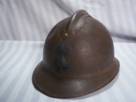 French helmet, colonial Marines. Pattern 1926. Franse helm model 1926 gedragen door de koloniale Mariniers, helm heeft het 1e model helm embleem.