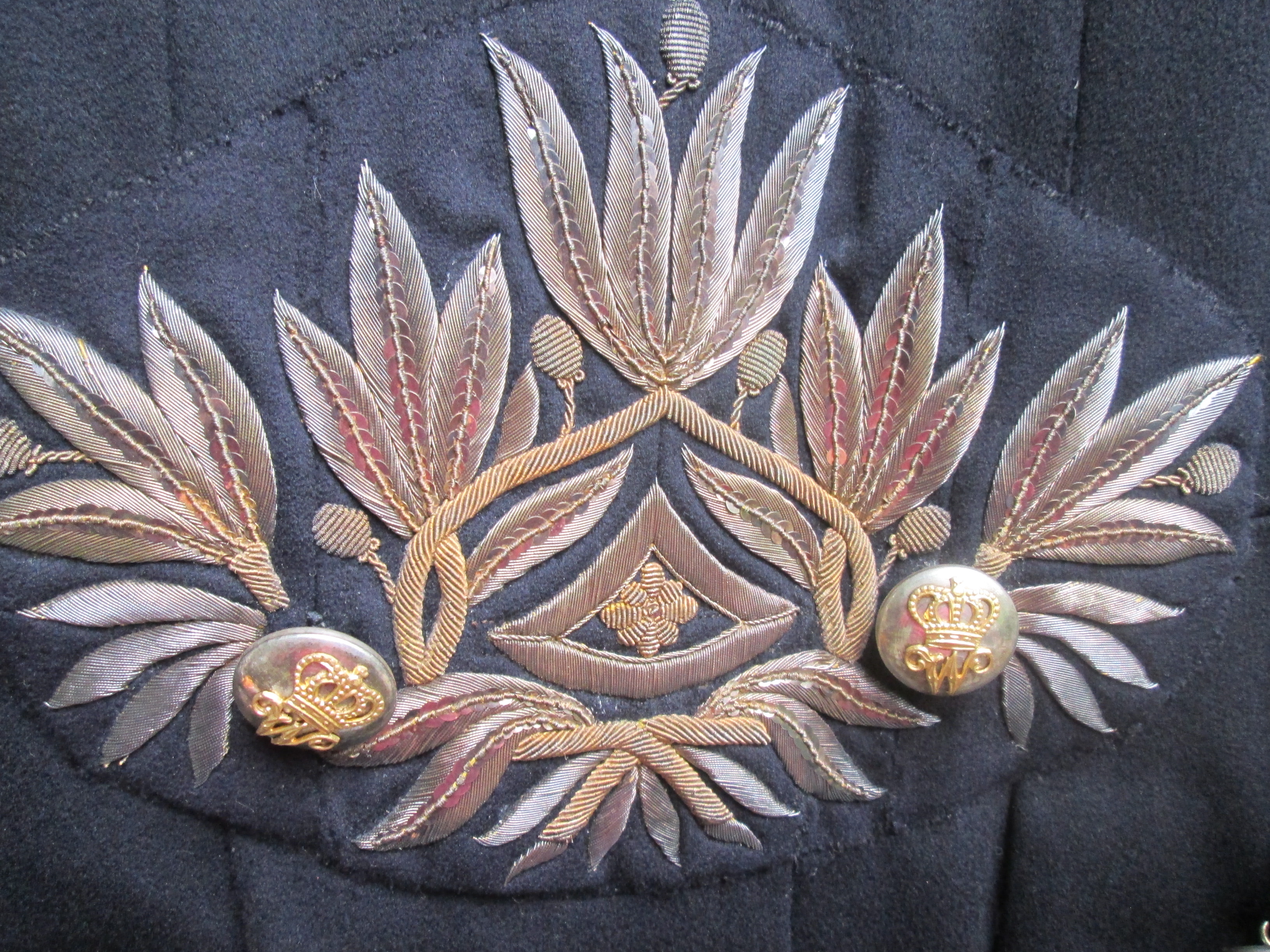 Nederlands diplomaten uniform 1920. mooi goud geborduurd.