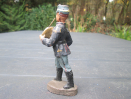 ELASTOLIN 10 cm. Soldier with bugle. Soldaat met hoorn.