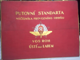 Czech flag standard of the national railroad. Tsjechische vlag, standaard met metalen frame van de Nationale spoorwegen, mooi geborduurd aan beide zijden. afmeting 80 bij 60 cm.