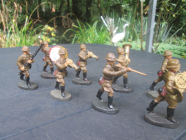 ELASTOLIN Belgium drumband 18 soldiers with officer and flag bearer. 18 koppige drumband Belgisch leger zeer bijzonder in goede staat