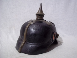 Duitse pickelhaube feldgrau 7e Regiment Dragonder. met F stempel, zeer zeldzame helm officieel gemodificeerd.
