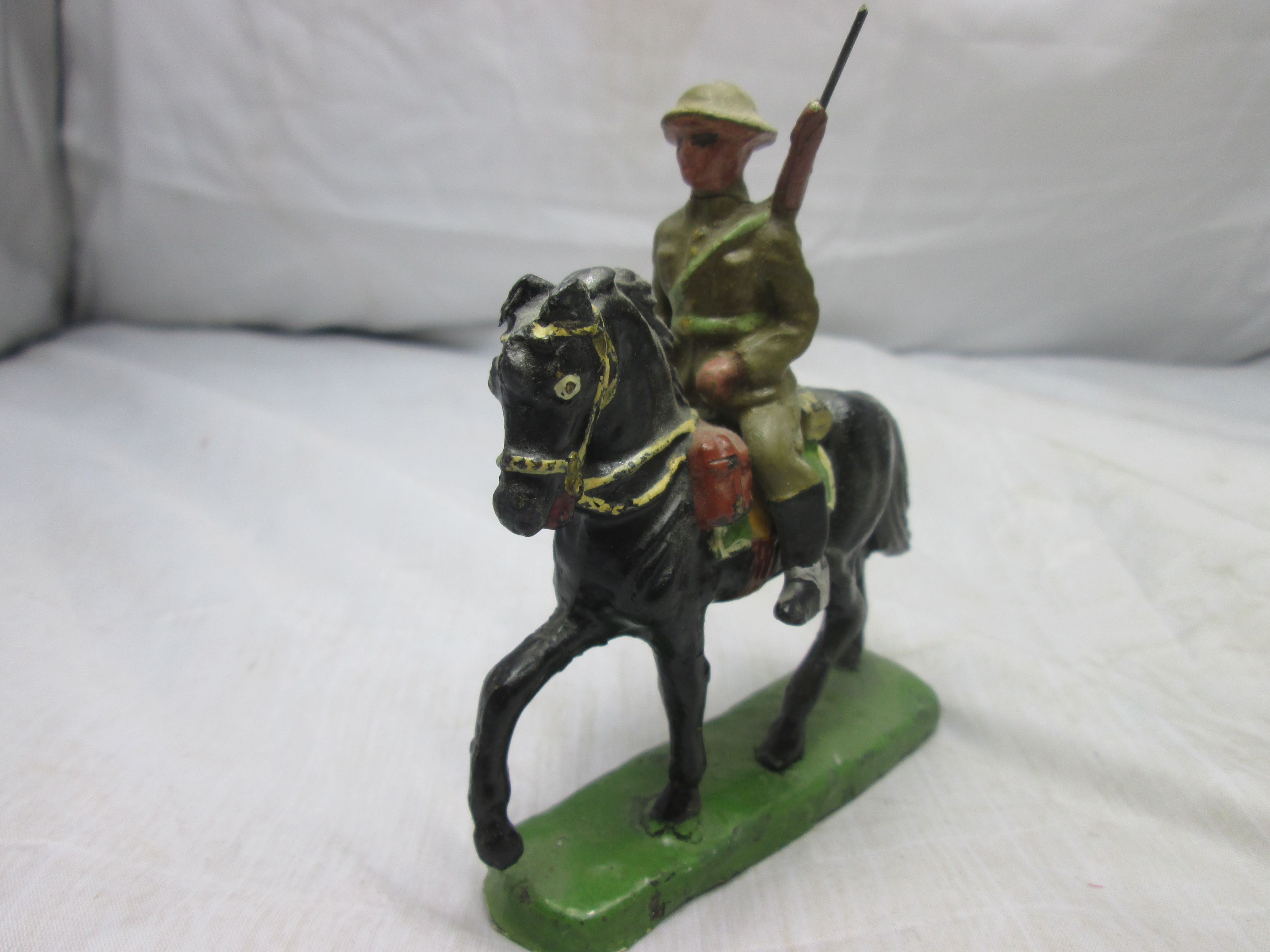 Belgium soldier on a horse notice the Belgium flag on his sleeve. Belgische soldaat op paard speelgoed.