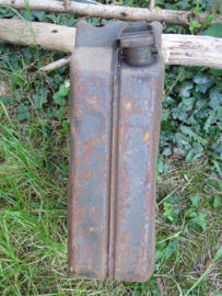 Engelse jerrycan BMB- 1943 War department gemarkeerd.