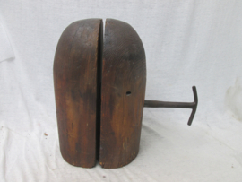 Antieke hoeden mal, met automatische scharnier beweging, zeer bijzonder stuk. rond 1900.