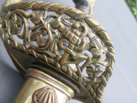 French officers naval sword with marks. Frans marine sabel met op het lemmet 2 keurmerken en op de rand de nam van de maker, zeer nette staat.