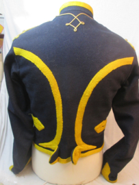 Dutch artillery uniform with cap m-1865. Nederlands uniform dolman Gele Rijders rijdende artillerie met stalmuts M-1865 Magazijn Woerden 1892, Uniform 1916.