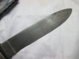 HJ dagger with motto Blut und Ehre, RzM marked HJ diamond  moves a little bit. HJ dolk met etsing. RzM markering moeilijk te lezen HJ embleem beweegt ietsjes, gedragen staat gebruikte conditie. GEEN garantie.