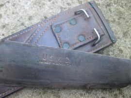US WW2 USMC hospital corpsman bolo knife 1943 dated. Amerikaans kapmes USMC Marine Corps 1943 gedateerd in gemarkeerde schede leuk item.
