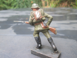 DURSO Belgium soldier with gasmask. Belgische soldaat met gasmasker