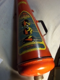 Fire- extinguisher, with nice label. Brandblusser, druppelvorm met mooi en helder etiket