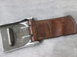 German lightweight Wehrmacht buckle, nicely marked. Duitse koppel gesp Wehrmacht aluminium met leertje markering F.L.L. Lüdenscheid. matching set.