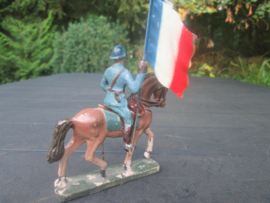 DURSO French officer on horse WW1 with flag. Franse soldaat op paard met vlag tricolore, WO1 goede staat.