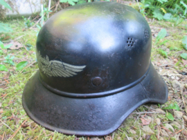 German civil defence helmet, gladiator. Duitse luchtbeschermingshelm. Reichsluftschutz, met decal. goede staat.