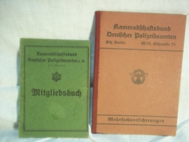 Police lot, 2 police books, medical paper, 4 photographs and a sportscertificate. Een leuk lot politiepapieren 1936, van dezelfde persoon