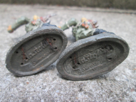 ELASTOLIN 2 German soldiers 1 damaged. Duitse soldaat 1 beschadigd
