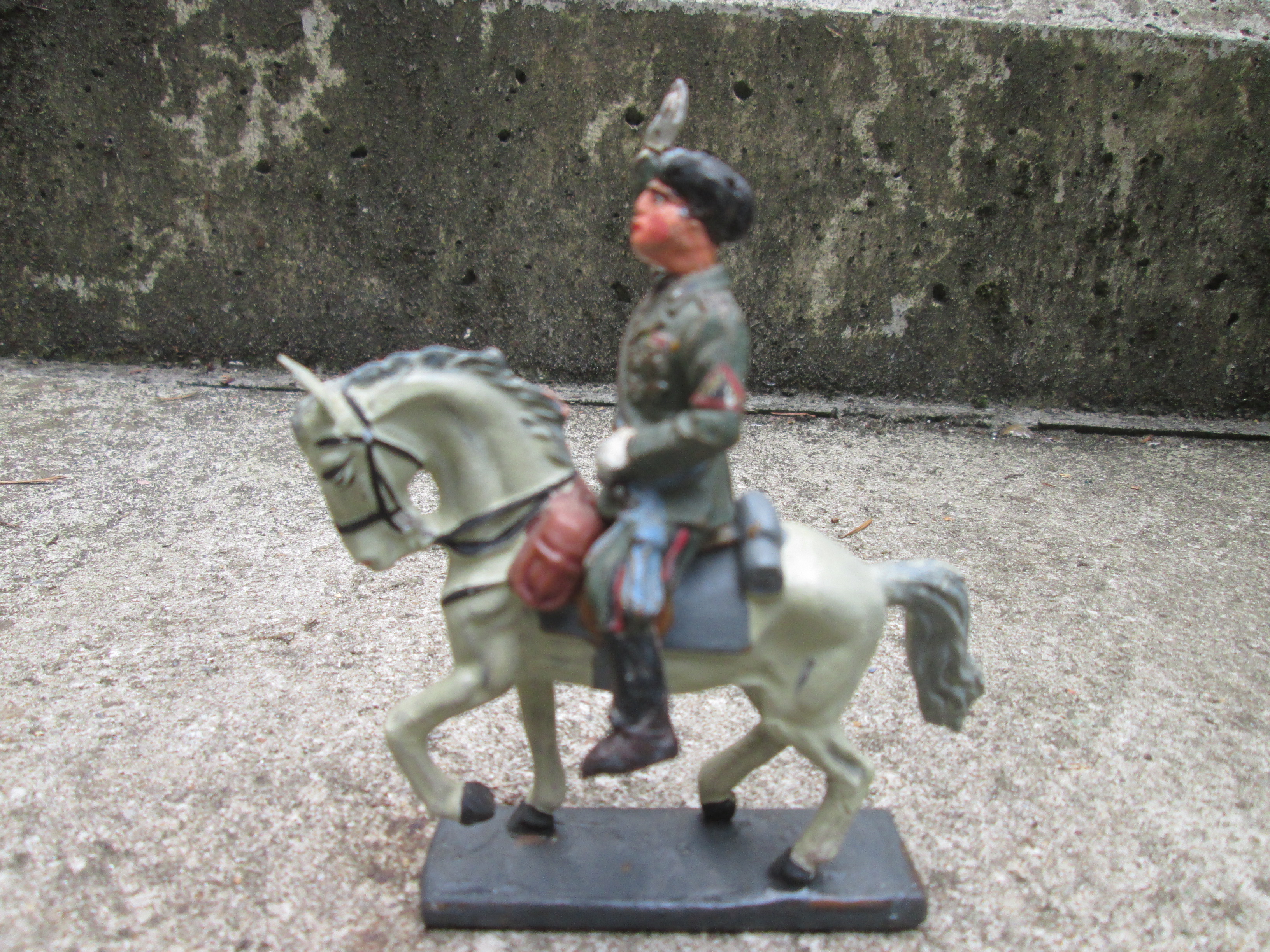 LINEOL Italian dictator Mussolini on his horse. Mussolini op paard zeer nette staat.