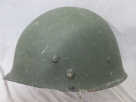 US- Army paratrooper helmet front seam, fixed bail, with Westinghouse liner. nicely marked. Amerikaanse parahelm met binnenhelm, zeldzame set. leuk is dat de binnenhelm na de oorlog door de PATHE cinema's is gebruikt