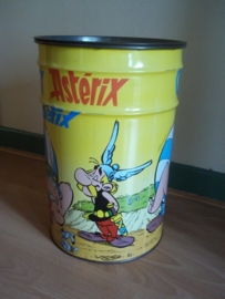 Tin with comics, groot blik met daarop Astrix en Obelix