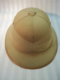 British pith helmet, private made, officers model. Engelse tropenhelm, privaat aangemaakt stuk, officiers type met brede stoffen band, TOP stuk bijna MINT staat