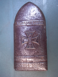 German cigarette case in the shape of the famous Bertha shell. Duits sigaretten etui in de vorm van de kogel uit de Dikke Bertha, Fleissige bertha