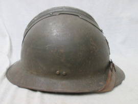 French helmet civil defence 1926. Franse helm M-1926 burger bescherming D.P. helm Defense Passive. is in een onaangeroerde staat zo gevonden. apart.