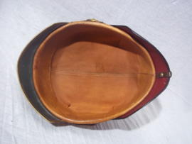 German officers spike helmet Würtemberg. war manufactering in case. Duitse pickelhaube officier deelstaat Würtemberg, oorlogsaanmaak, vuurverguld, grote maat met opbergkoffer. nooit aan gerommeld zo gevonden, TOP stuk.