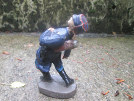 ELASTOLIN 10 cm. French soldier hit by bullit. Franse soldaat getroffen goede staat antiek speelgoed.