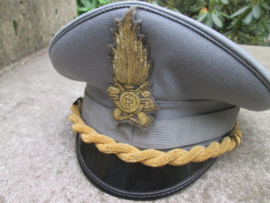Italian army officers cap. Italiaanse officiers pet militair, met goudgeborduurd embleem zeer bijzonder stuk.