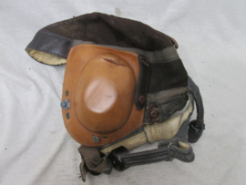 German Luftwaffe flying helmet LKpN101 "Netzkopfhaube" later version with hooks and top strap size 58, hersteller BXO. Duitse piloten cap korte verbindingssnoer meestal Jagdvlieger.