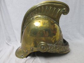French officers fire helmet from the city of Bayeux.  Franse officiers helm van de brandweer uit Bayeux model 1855 in een nette staat, zonder binnenwerk. mooie frontplaat van het departement bayeux.