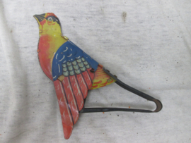 Tin toy bird, Speelgoed vogel, welke fladdert en gluid maakt als je de beugel inknijpt, Duitse makelij jaren 30, werkend zeldzaam stuk.