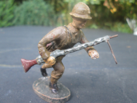 ELASTOLIN Belgium soldier walking with machine gun. Belgische soldaat in de aanval met machine geweer.