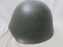 Danish helmet M 1923/ 1941. Deense helm met scherpe rand gedragen door politie, luchtbescherming en verzetsgroepen.