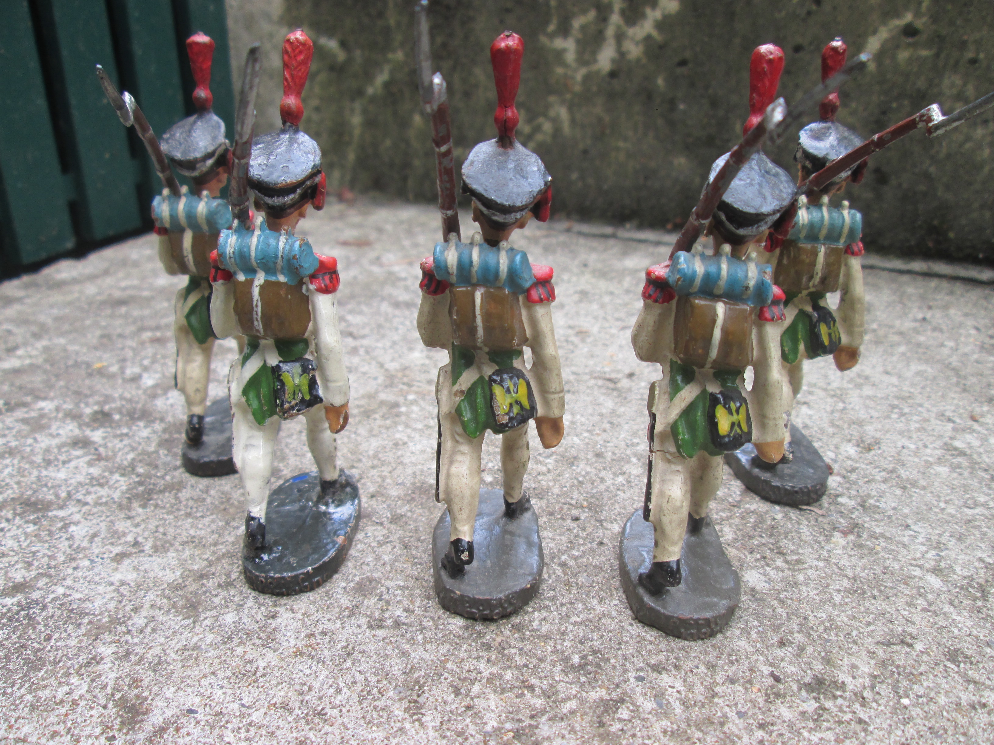 ELASTOLIN 5 Napoleontic soldiers in a good quality. 5 Marcherende Napoleotische soldaten in een nette staat  dit type soldaten zijn vrij moeilijk te vinden zeldzaam.