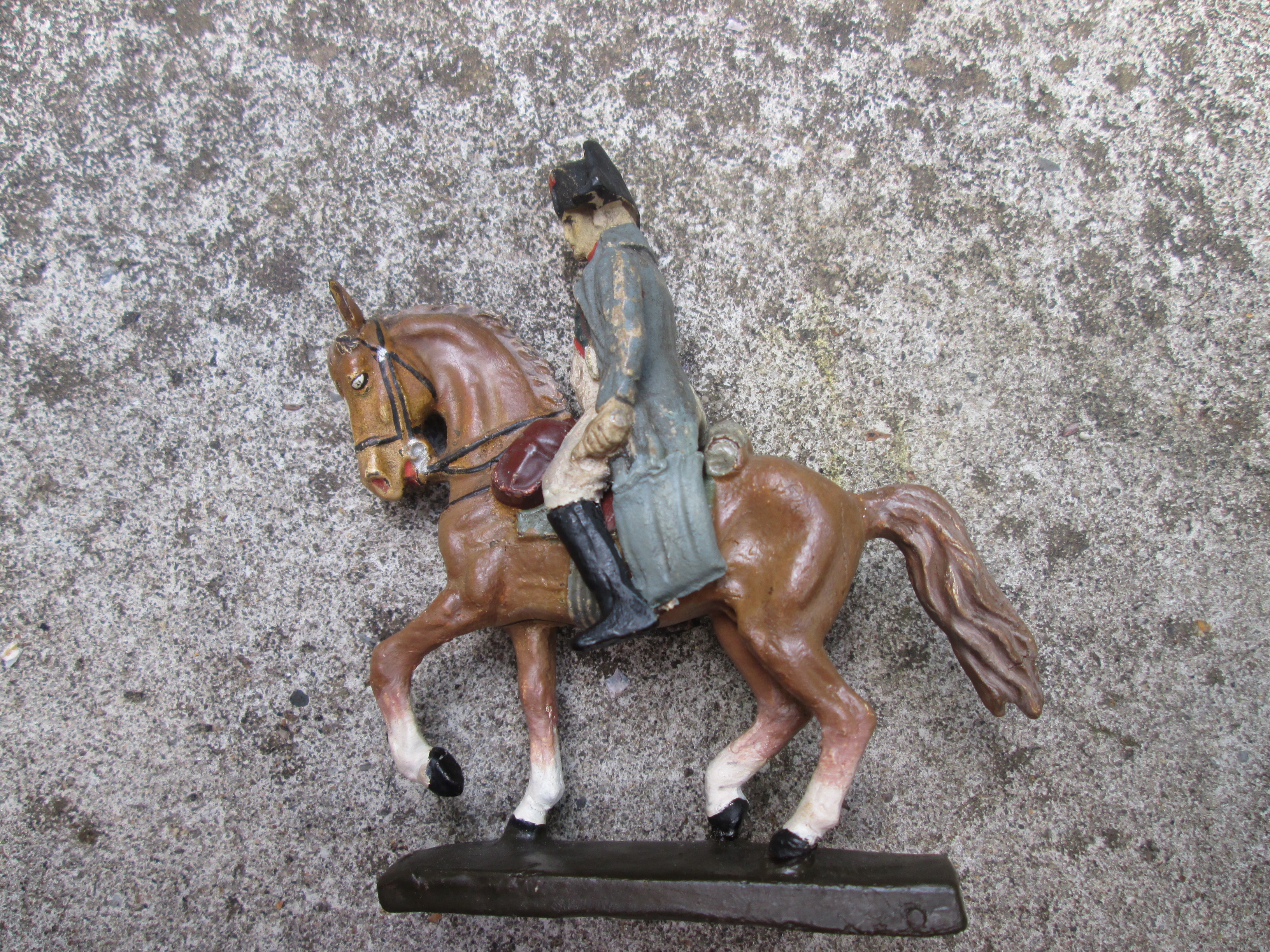 LINEOL Napoleon on his horse. Speelgoed figuur Napoleon te paard.