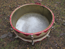 German drum of the Hitler- Jugend, with eagle drum hanger. Duitse trommel van de Hitler-Jugend, met de trommeldrager merk LEFIMA. 1 trommelvel is er niet meer bij.