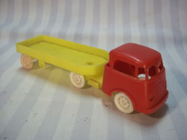 2 plastic DAF car trucks. Plastik DAF auto, jaren 60