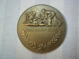 Nederlandse bronzen penning Rode Kruis Korps jaren 40-50. uitgereikt en op naam.