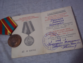 Russian medal with document 1948 Stalin period. Russische medaille Stalin periode met kaart.